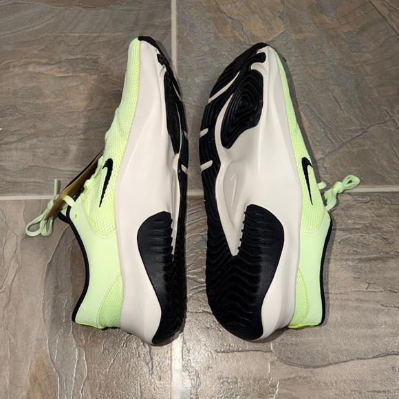 Men's Nike Legend Essential 3 NN Sneakers - Picture 12 of 15